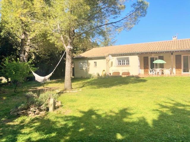 Villa 110m2, 7 pers, Jacuzzi , 3 chambres, terrain clos et arboré 2500m2 Trèbes Extérieur photo