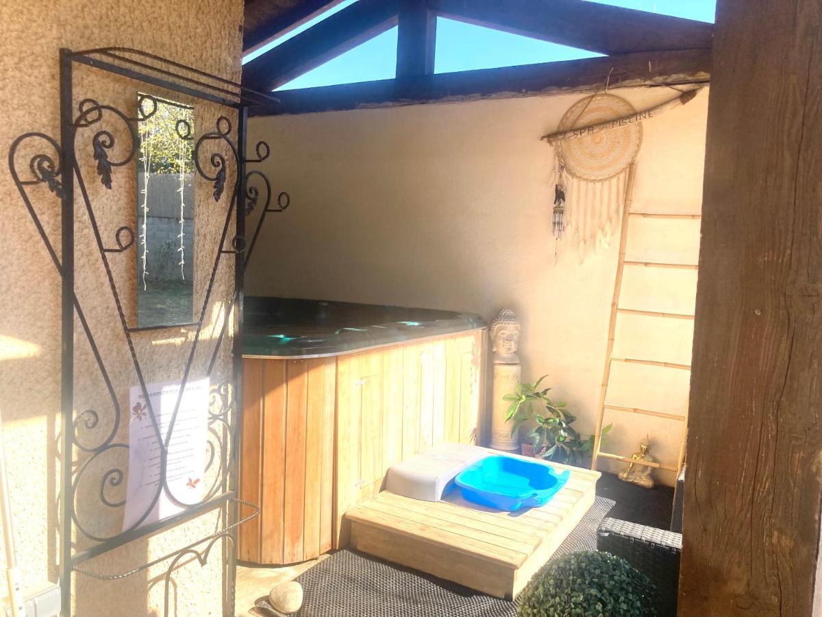 Villa 110m2, 7 pers, Jacuzzi , 3 chambres, terrain clos et arboré 2500m2 Trèbes Extérieur photo