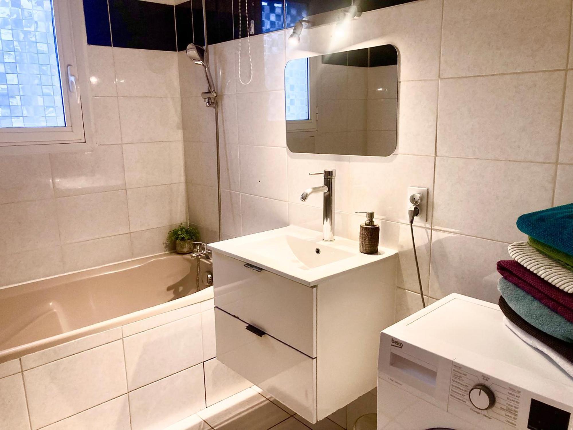 Villa 110m2, 7 pers, Jacuzzi , 3 chambres, terrain clos et arboré 2500m2 Trèbes Extérieur photo
