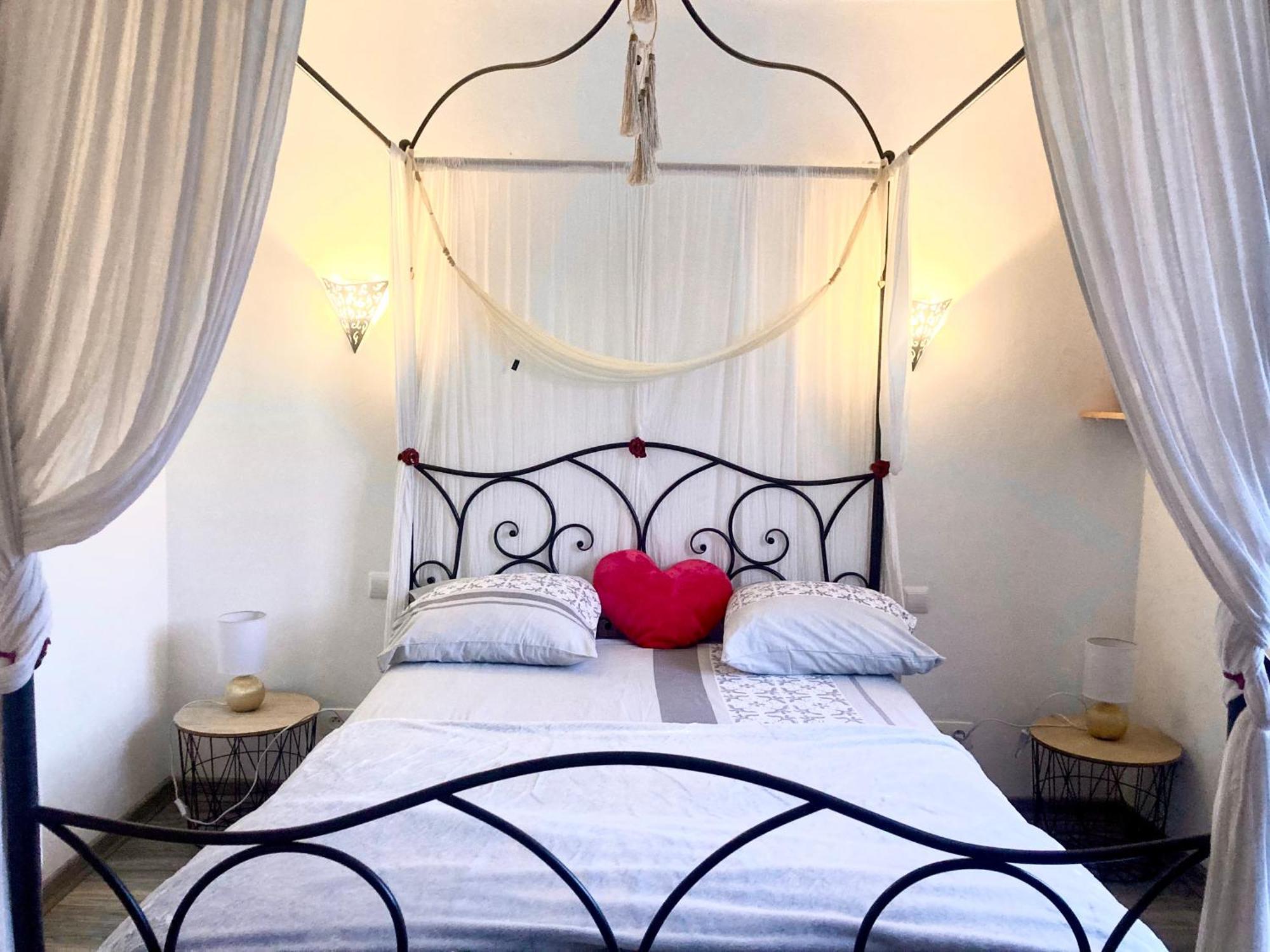 Villa 110m2, 7 pers, Jacuzzi , 3 chambres, terrain clos et arboré 2500m2 Trèbes Extérieur photo